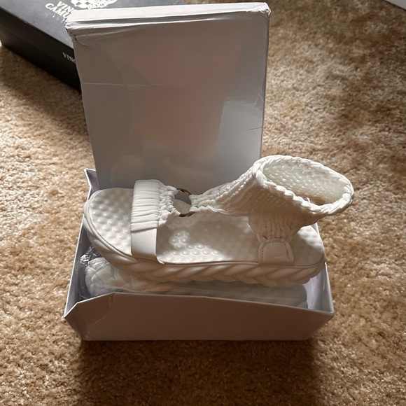 White sandals, with crochet around the ankles - Picture 1 of 2